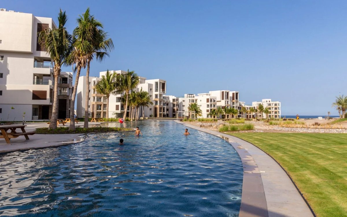 Jebel Sifah — Golf Lake